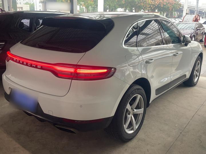 2018 Macan 2.0T photo 3