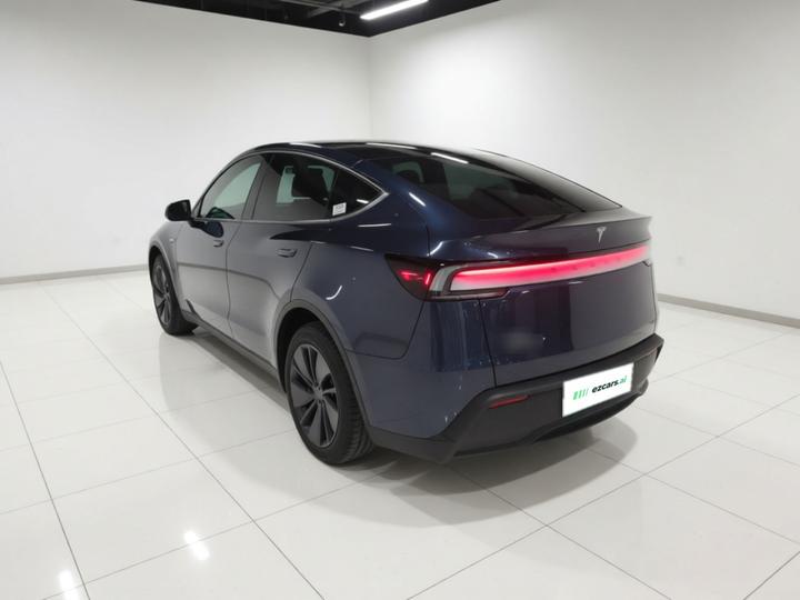 Model Y 2025 RWD photo 4
