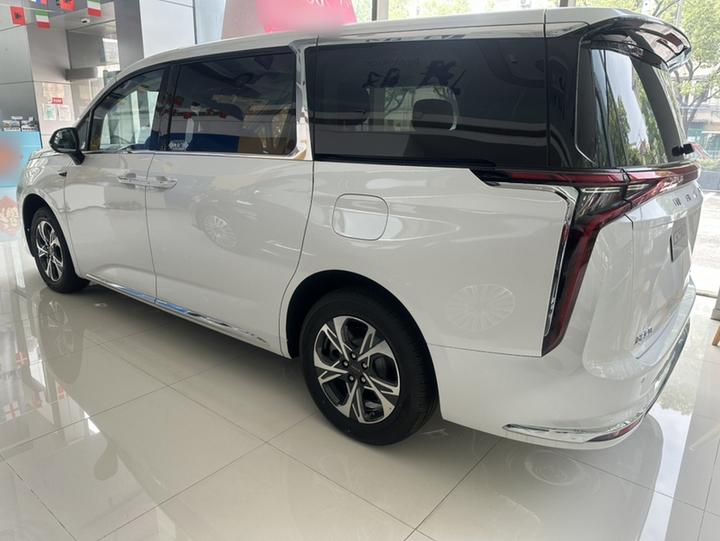 MAXUS G90 2025 2.0T 7-Seater photo 3