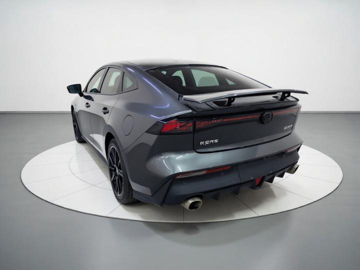 UNI-V 2022 1.5T Premium photo 4
