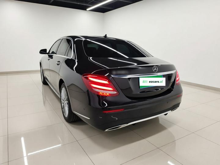 E-Class 2019 Facelift E 300 L Sport Luxury photo 4