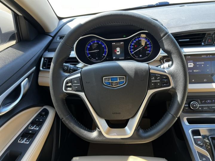 Emgrand 2018 1.5L CVT Luxury photo 3
