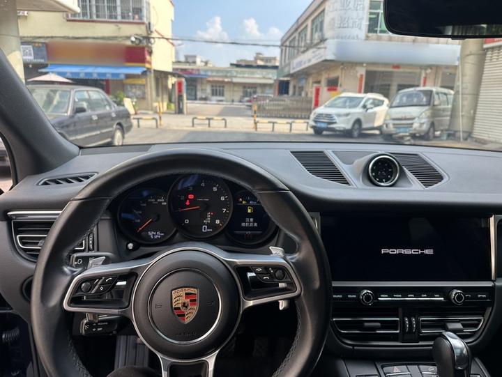 2021 Macan 2.0T photo 2