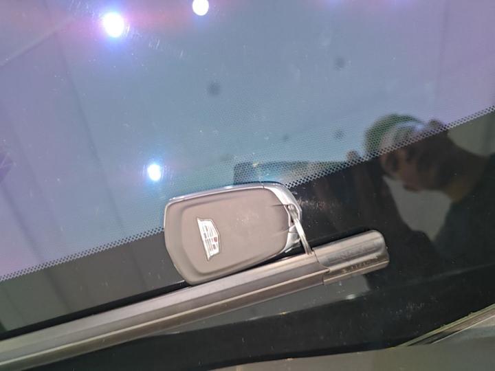 XTS 2018 28T Tech photo 8