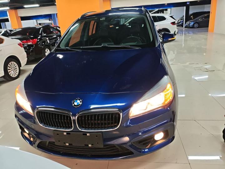 2 Series Wagon 2015 218i Leading photo 2