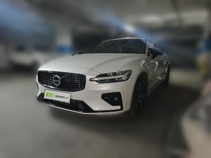 S60 2023 B5 Sport