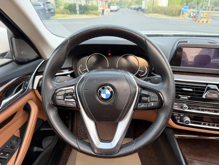 5 Series 2018 528Li Special photo 2