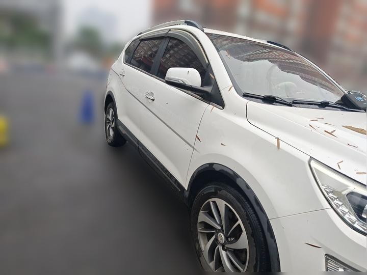 560 2015 1.8L MT Elite photo 3