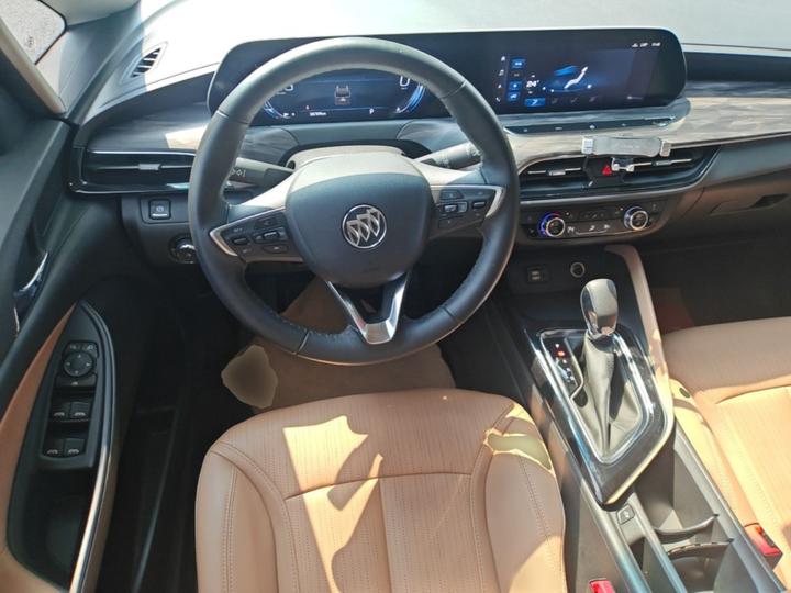GL6 2021 323T Mild Hybrid Luxury photo 3