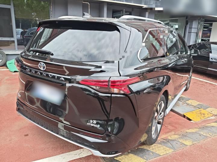 Granvia 2023 2.5L Hybrid VIP photo 4