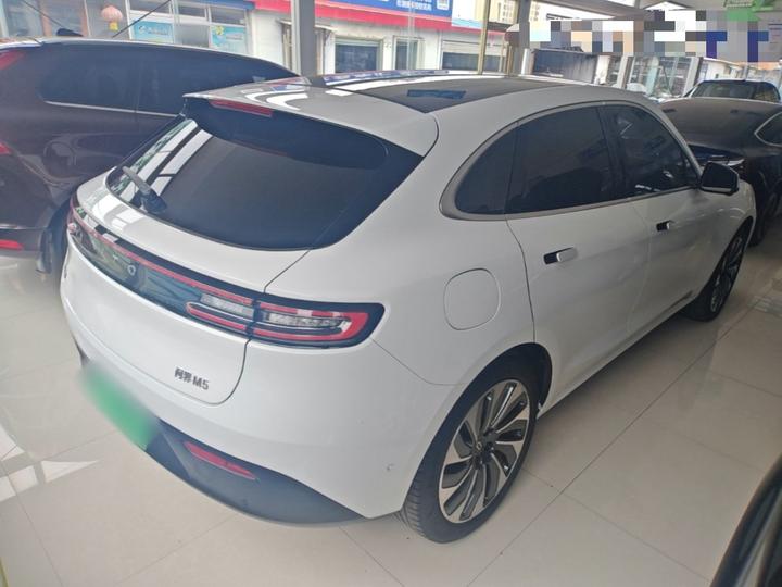 HIMA AITO M5 2022 EREV AWD photo 6