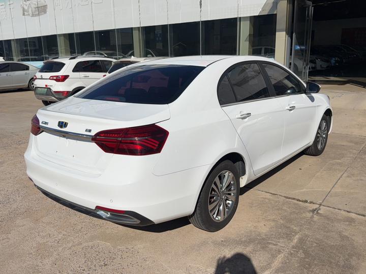 Emgrand 2018 1.5L MT photo 4