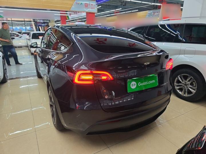 Model Y 2024 RWD photo 4