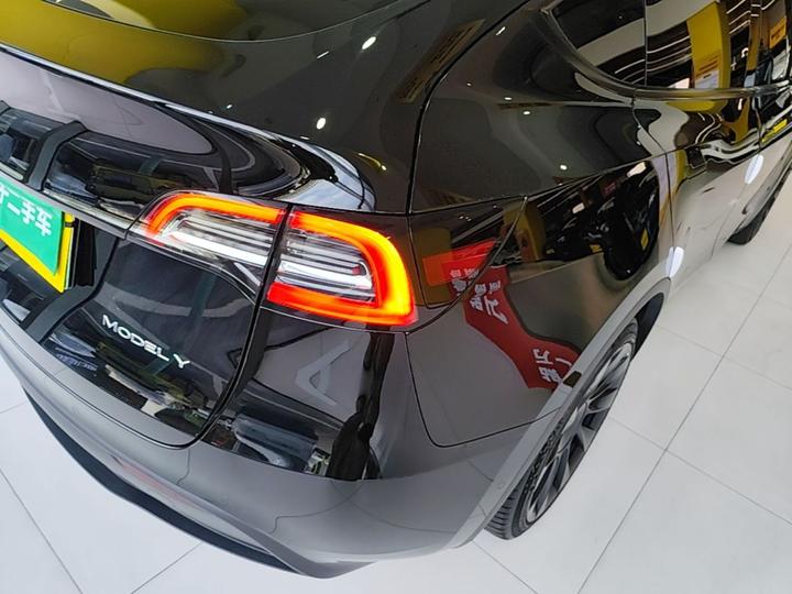 Model Y 2023 RWD photo 7
