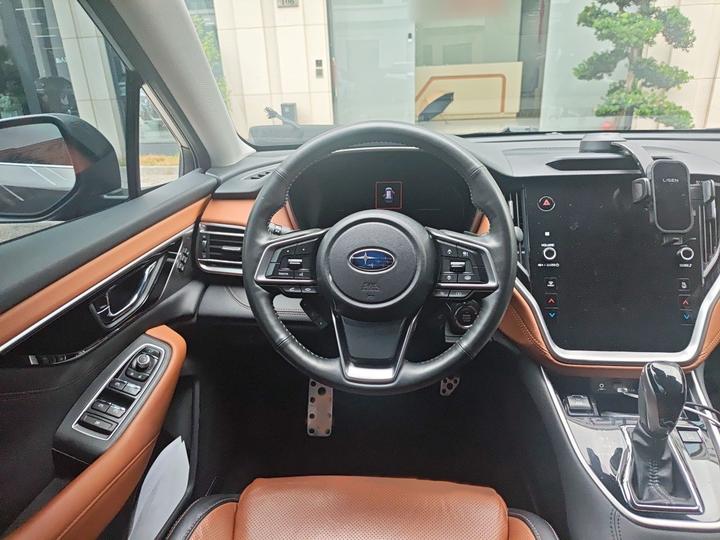 2021 2.5i Flagship EyeSight photo 3