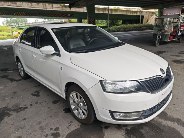 Rapid 2016 1.6L AT photo 3