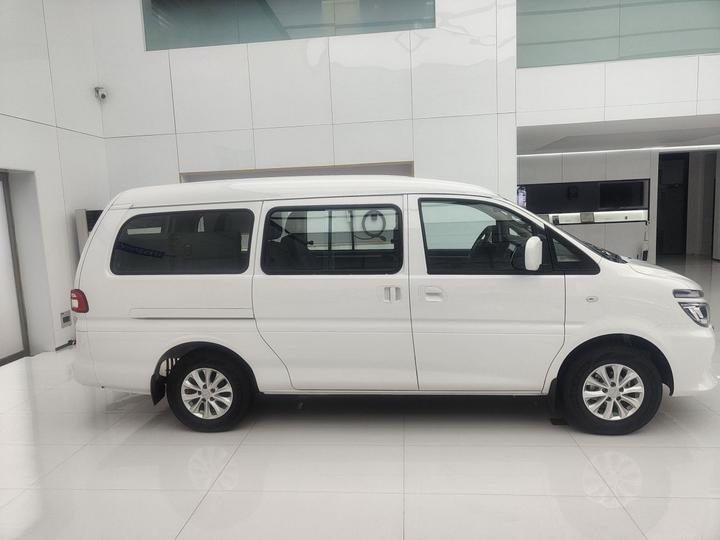 Lingzhi M5EV 2022 7-Seater photo 3