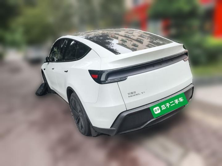 Model Y 2025 RWD photo 4
