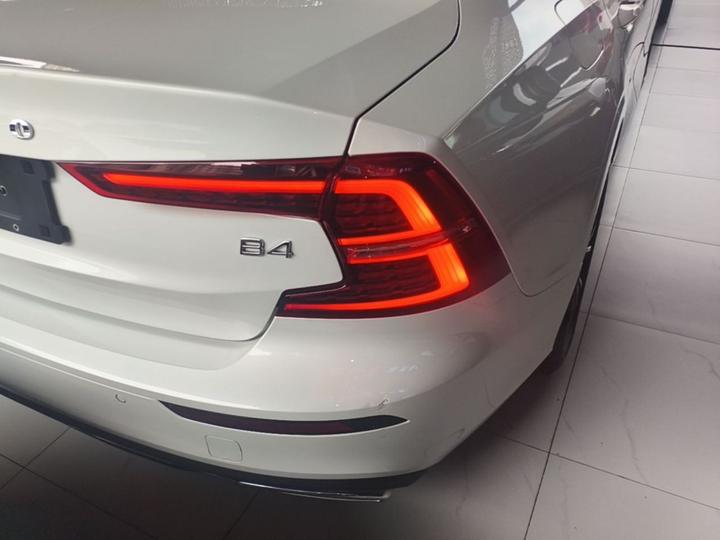 S60 2022 B4 Luxury photo 7