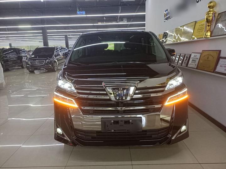 2021 Crown Hybrid 2.5L HV Luxury photo 2