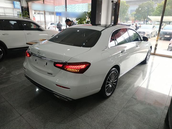 E-Class 2023 E 260 L photo 4