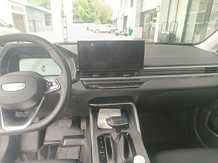 Emgrand 2026 400 1.5L CVT photo 8
