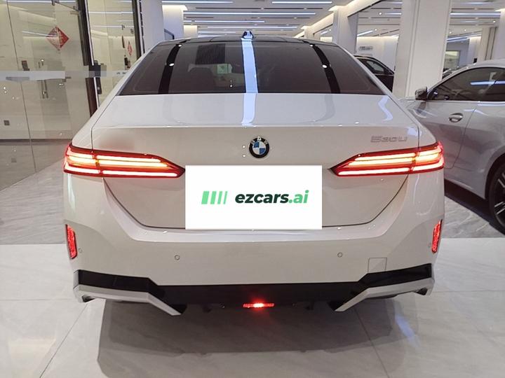 5 Series 2025 530Li Leading M Sport Package photo 3