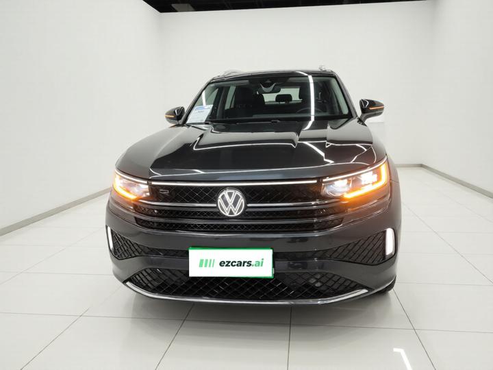 2023 380TSI AWD R-Line photo 2