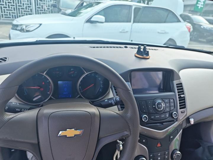 2015 1.5L Classic SE AT photo 5