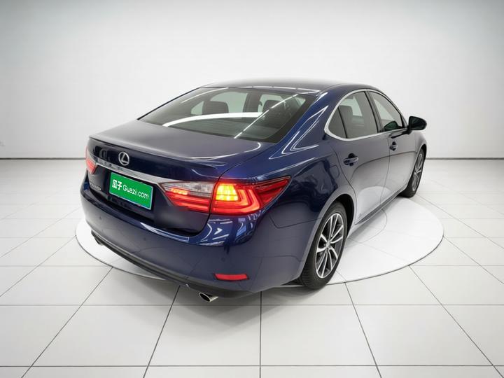 ES 2015 300h Comfort photo 4