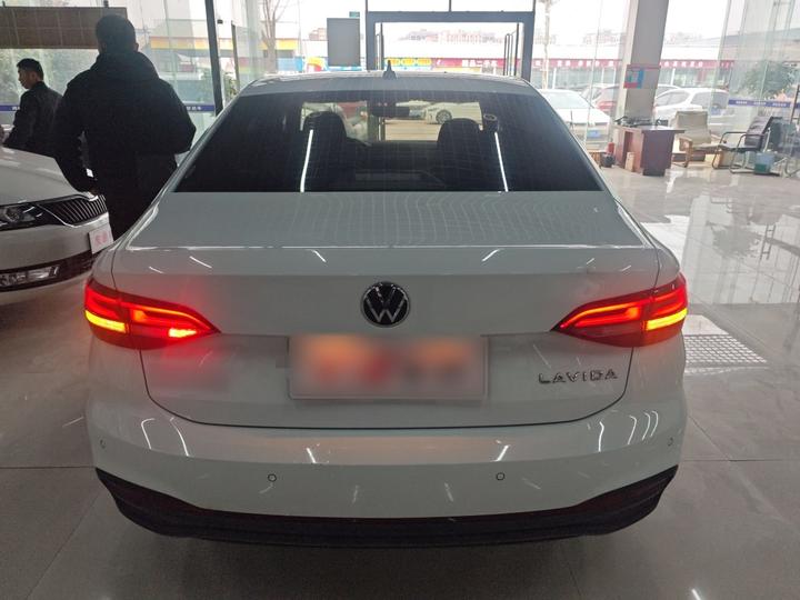 Lavida 2023 Facelift 1.5L AT photo 3