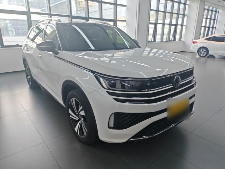 2023 380TSI AWD R-Line photo 3