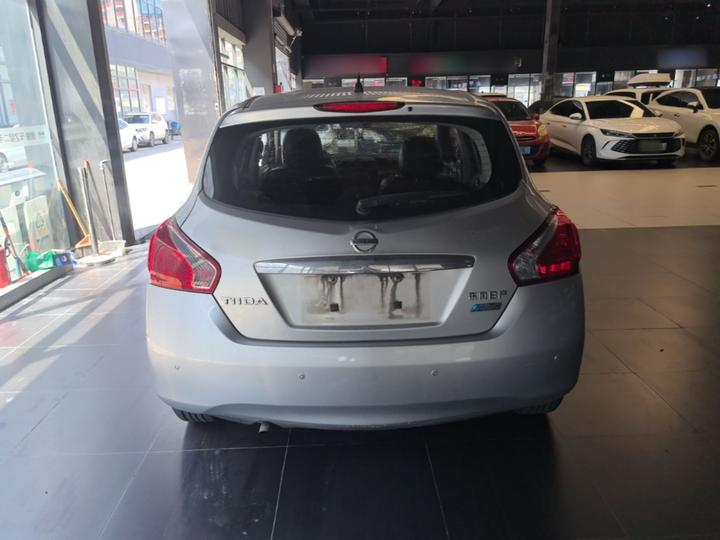 Tiida 2014 1.6L CVT Comfort photo 3