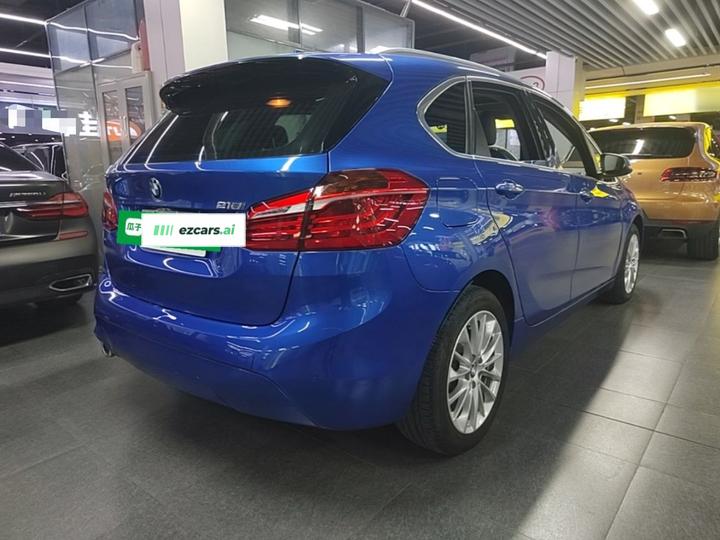 2 Series Wagon 2018 218i Leading photo 4