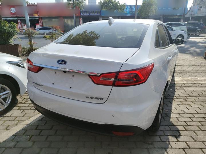 Escort 2019 Facelift 1.5L AT China VI photo 4
