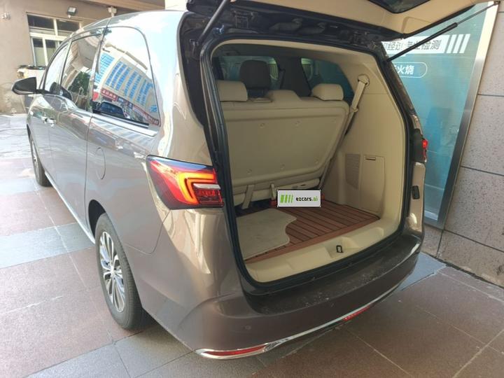 GL8 2023 Facelift Luxury photo 4