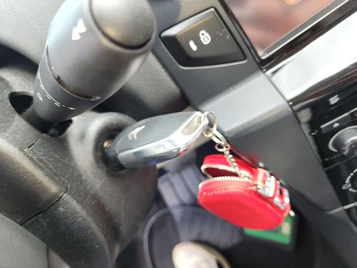2013 Sedan 1.6L AT photo 8