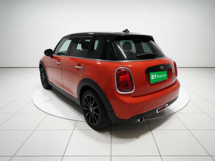 2018 1.5T COOPER Classic 5-Door photo 4