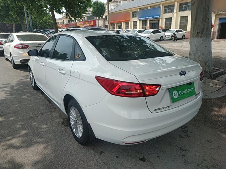 Escort 2015 1.5L AT Comfort photo 4