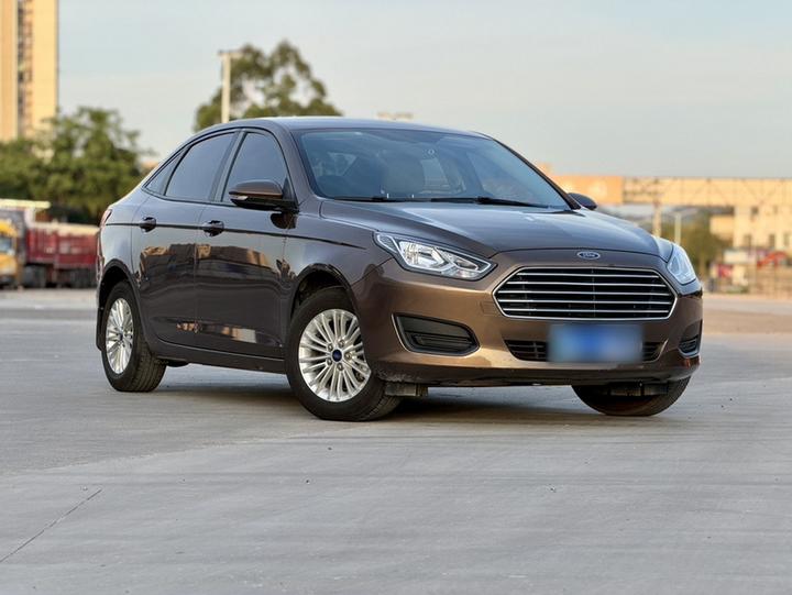 Escort 2017 Facelift 1.5L AT Comfort photo 2