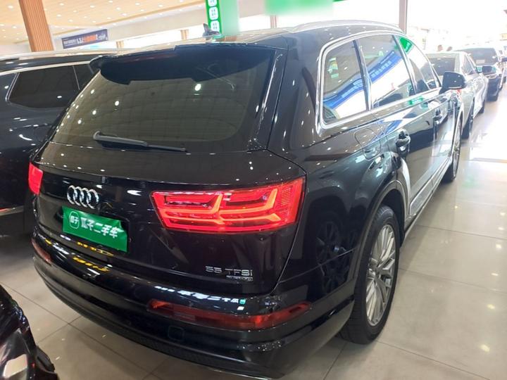 Q7 2019 55 TFSI Tech photo 4