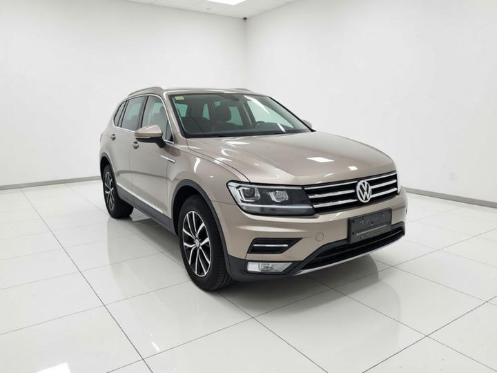 Tiguan L 2018 330TSI AT RWD Luxury photo 3
