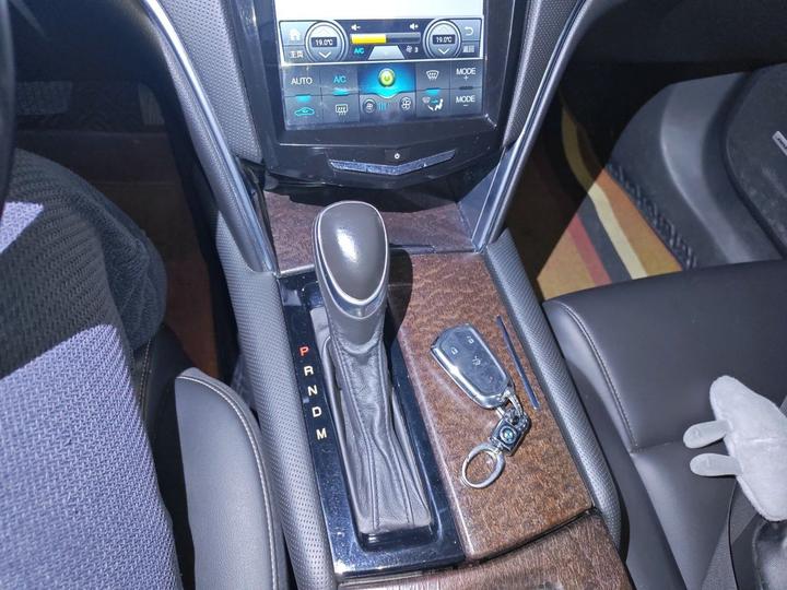 XTS 2018 28T Tech photo 6