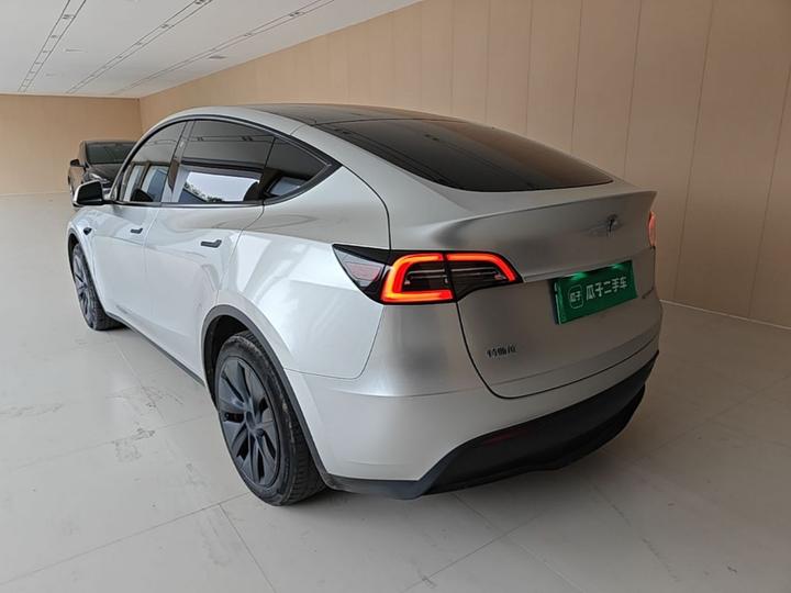Model Y 2024 RWD photo 4