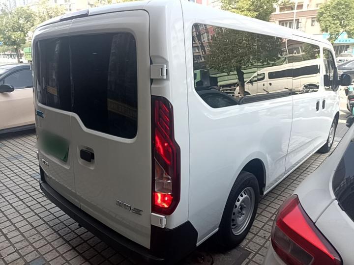 E 2025 53.58kwh Medium Wheelbase photo 4