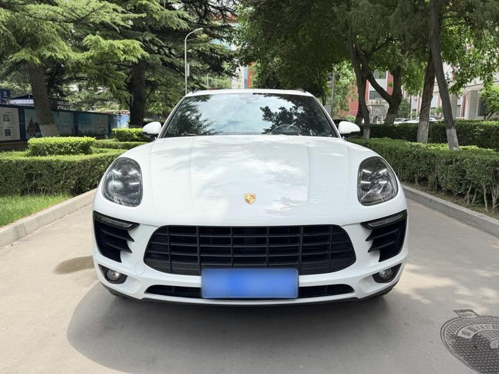 2017 Macan 2.0T photo 2