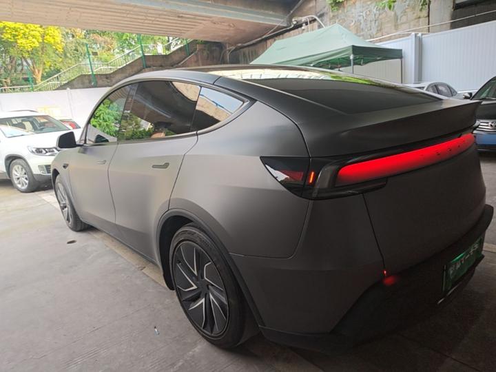 Model Y 2025 RWD photo 4
