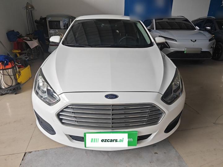 Escort 2017 Facelift 1.5L MT Comfort photo 2