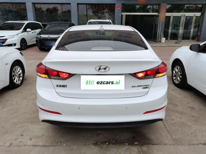 Elantra 2016 1.6L AT Smart Elite photo 3