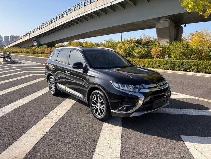 Outlander 2016 2.4L AWD Elite 5-Seater photo 3